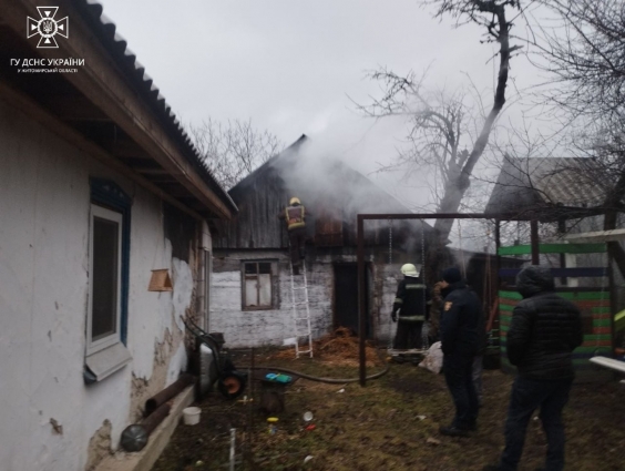 У Звягелі бійці ДСНС врятували приватне домоволодіння від знищення вогнем