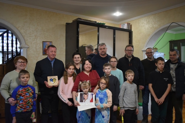 Три родини ДБСТ Житомирщини отримали необхідні подарунки від Польщі та Олени Зеленської