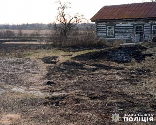 У Коростенському районі через самостійне гасіння пожежі загинула 80-річна жінка, а її син, який намагався врятувати матір в реанімації
