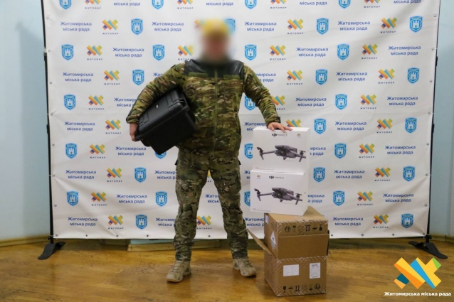 Житомир передав для морпіхів 37-ої бригади генератор, дрони та зарядні станції (ФОТО)