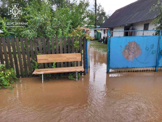 В Овруцькій громаді затопило 11 домогосподарств, в області 5 населених пунктів без електропостачання: рятувальники ліквідовують наслідки негоди (ФОТО)