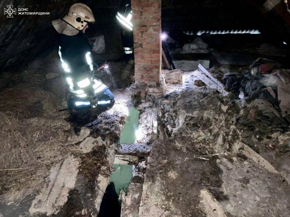 У Бердичівському районі рятувальники ліквідували пожежу у приватній оселі