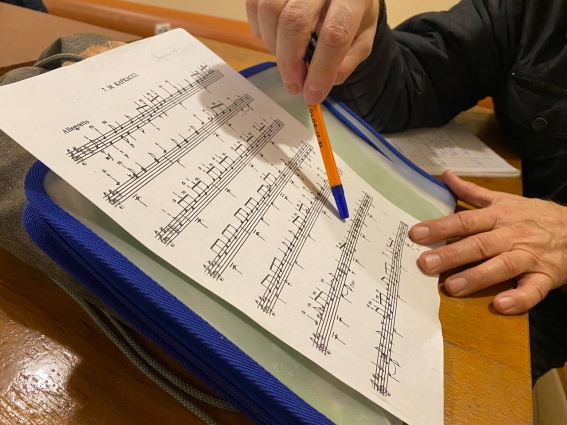 Як вихованці однієї із музичних шкіл Житомира опановують музичну грамоту в укритті (ФОТО; ВІДЕО)