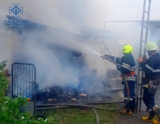 У Звягельському районі горів приватний будинок, а в Житомирському – гасили лазню: за добу рятувальниками ліквідовано 8 пожеж