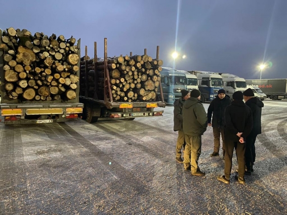 Житомирщина відправила деокупованій Херсонщині 60 кубометрів дров