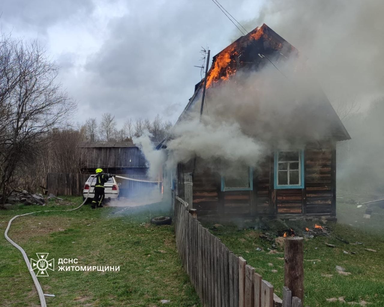 У Житомирському районі під час пожежі в приватному будинку постраждала людина
