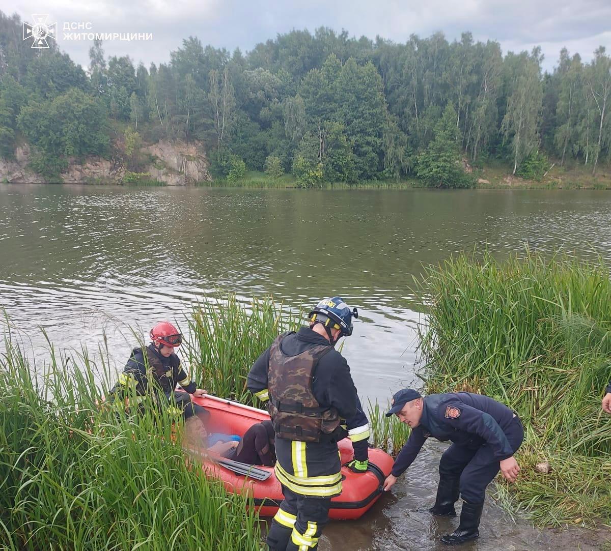 Постраждалу після падіння зі скелі у Житомирському районі госпіталізували