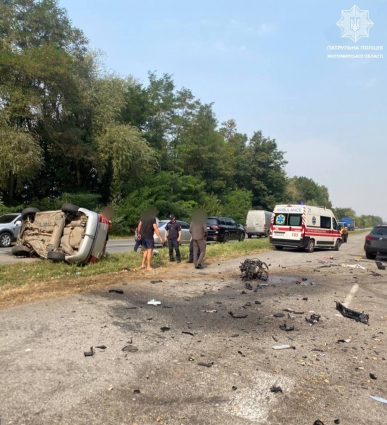 Поблизу села Рея  через ДТП ускладнено рух транспорту в обох напрямках, є потерпілі