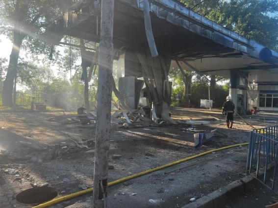 Вранці під ворожий удар потрапила одна з АЗС у Малинській громаді постраждали двоє людей