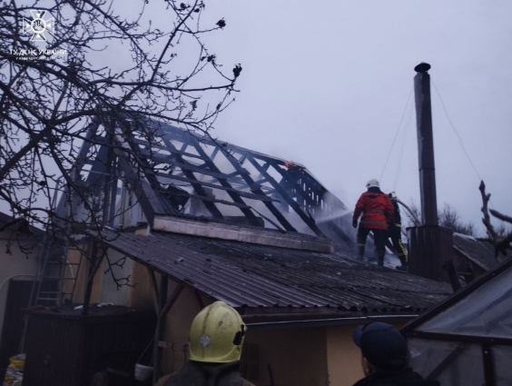 На Житомирщині за добу ліквідували 5 пожеж: у Звягелі горів хлів, а у Малині – квартира