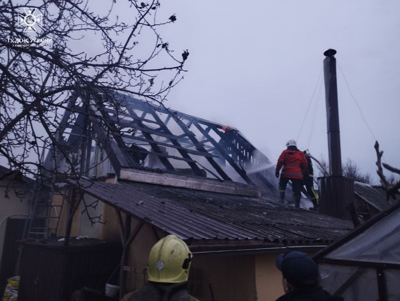 На Житомирщині за добу ліквідували 5 пожеж: у Звягелі горів хлів, а у Малині – квартира