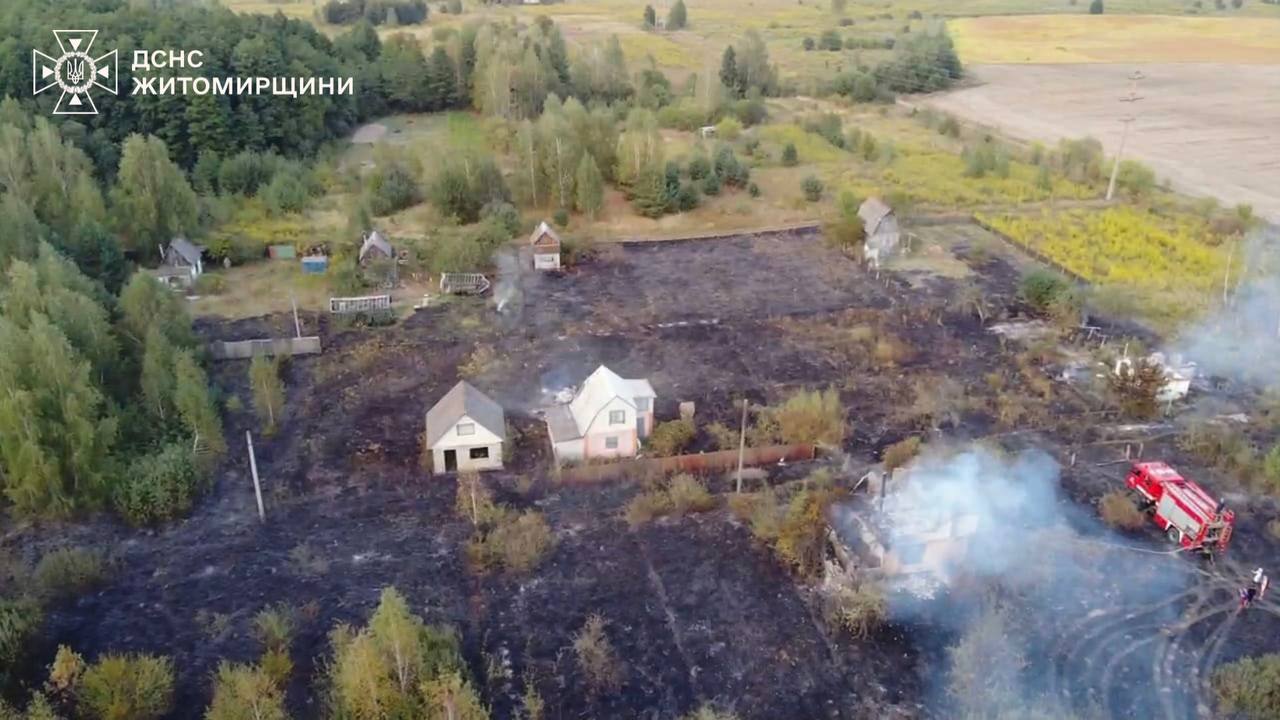 У Звягельському районі через займання сухої трави згоріли 11 будинків