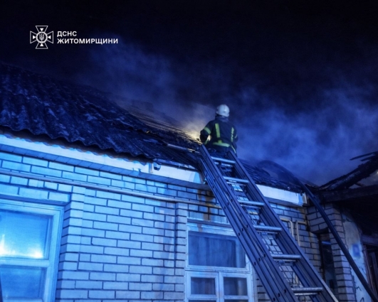 У Житомирі під час пожежі надзвичайники врятували чоловіка