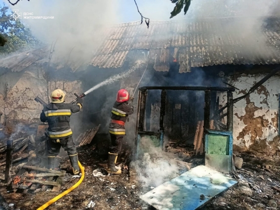 У Житомирському районі під час гасіння пожежі вогнеборці виявили тіло чоловіка