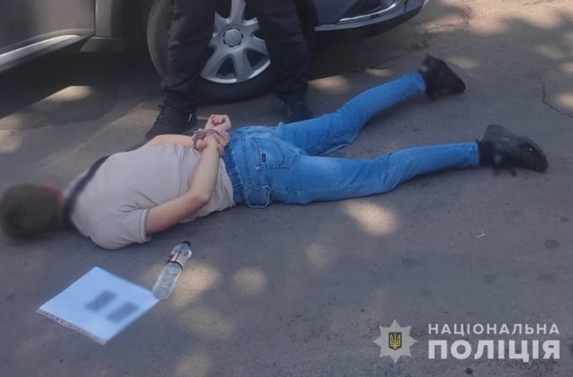 За 20 тисяч доларів пропонував допомогу у виїзді військовозобов'язаному за кордон: у Житомирі затримали «благодійника»