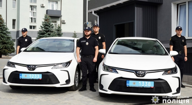Поліцейські Житомирщини отримали відзнаки та нові службові автомобілі (ФОТО)