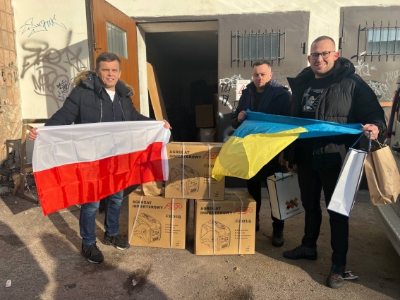 Польський Плоцьк передав Житомиру 15 генераторів, розкладні ліжка та смаколики (ФОТО)