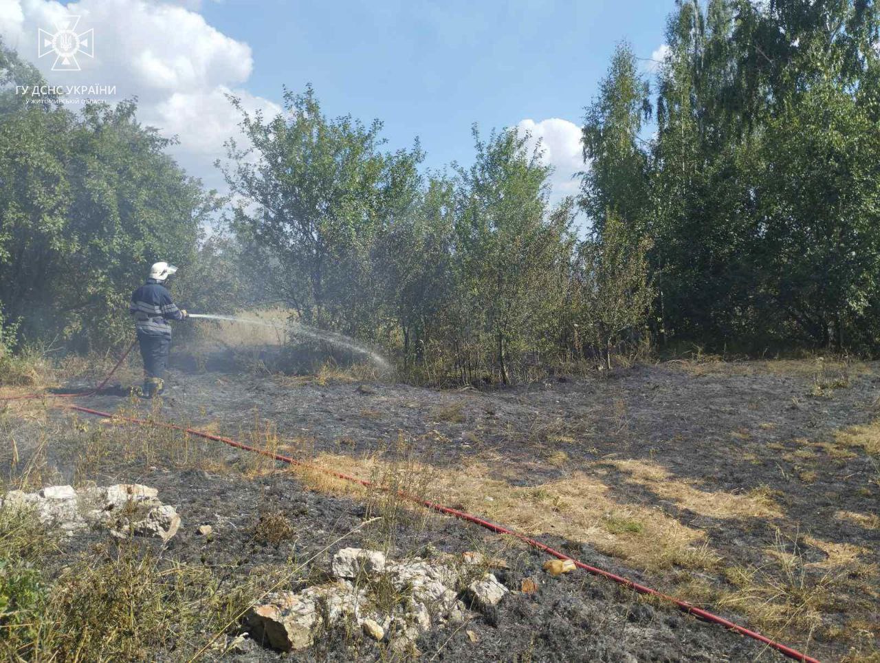 Упродовж минулої доби вогнеборці ліквідували 9 пожеж сухої трави та 5 разів гасили сміття