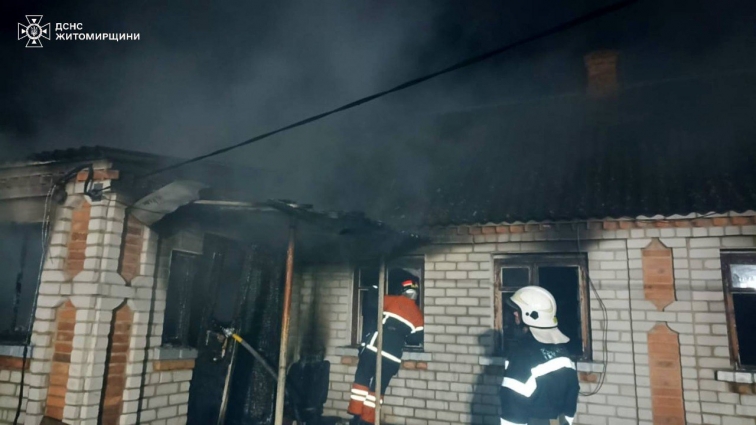 У Житомирському районі на пожежі в житловому будинку рятувальники виявили тіло жінки