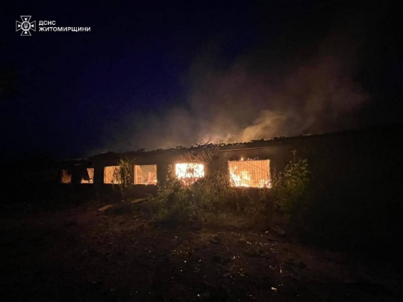 На Житомирщині внаслідок ворожої атаки пошкоджено виробничі приміщення столярного цеху та господарські будівлі, — начальник ЖОВА Віталій Бунечко