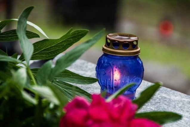 Жителів громади просять до поминальних днів прибрати могили рідних та викидати сміття у відведених місцях