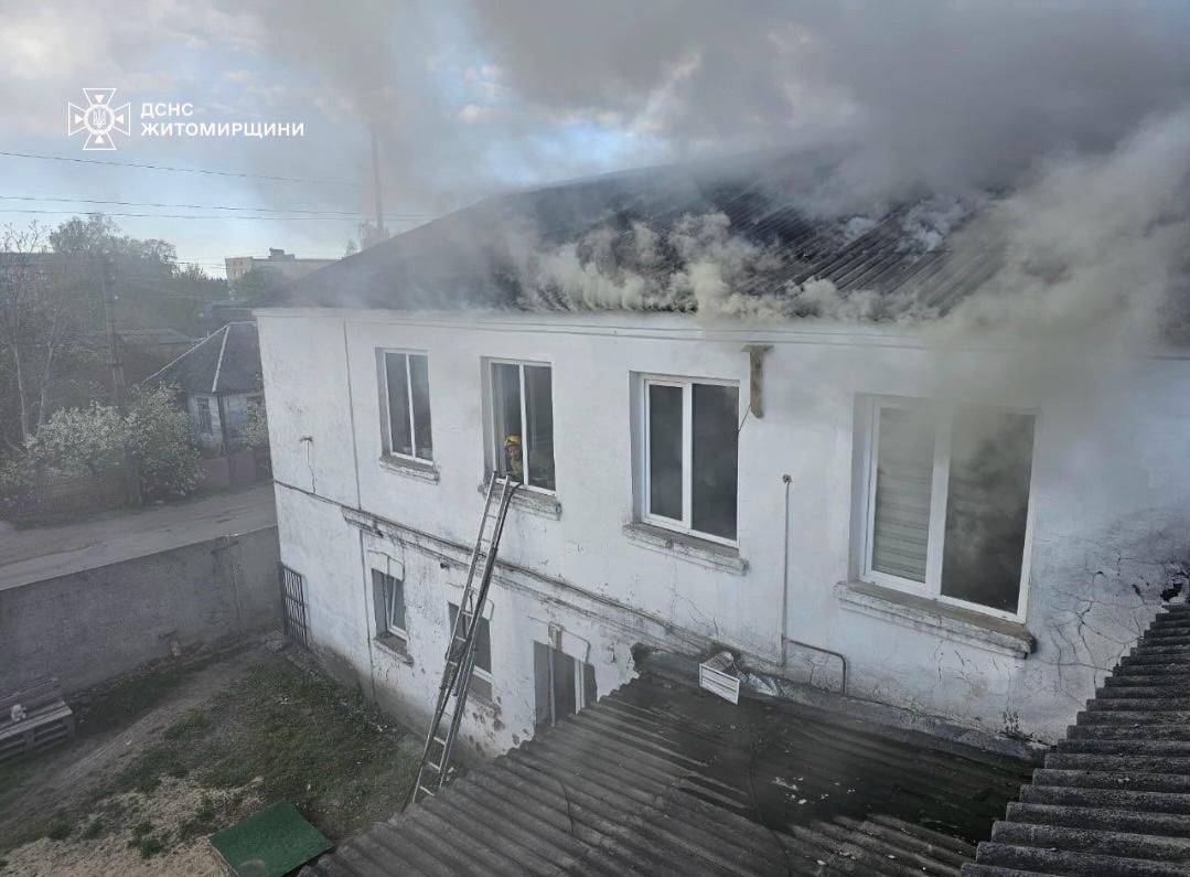 У Коростені ліквідували пожежу на території підприємства