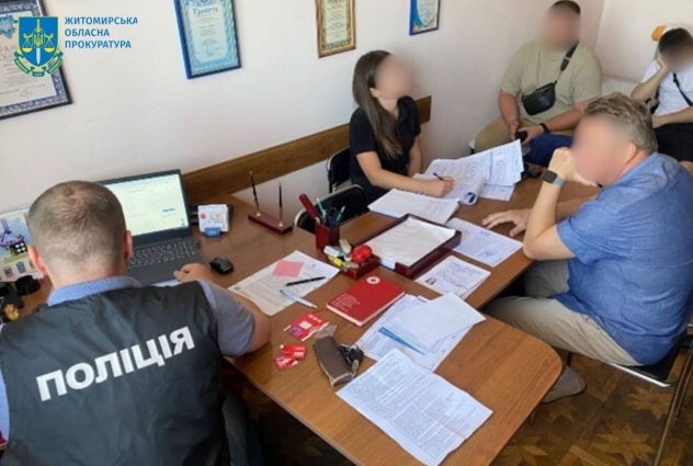 На Житомирщині повідомили про підозру двом особам у схемі незаконного встановлення інвалідності за хабарі
