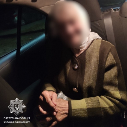 У Житомирі небайдужі громадяни, допомогли 69-річній жінці повернутися додому