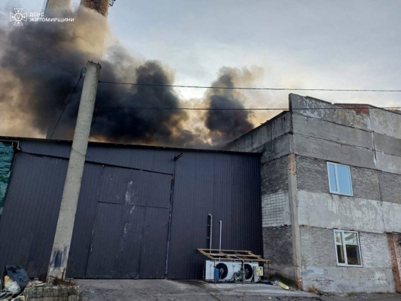 В Малині рятувальники ліквідували пожежу на підприємстві по переробці тваринного жиру