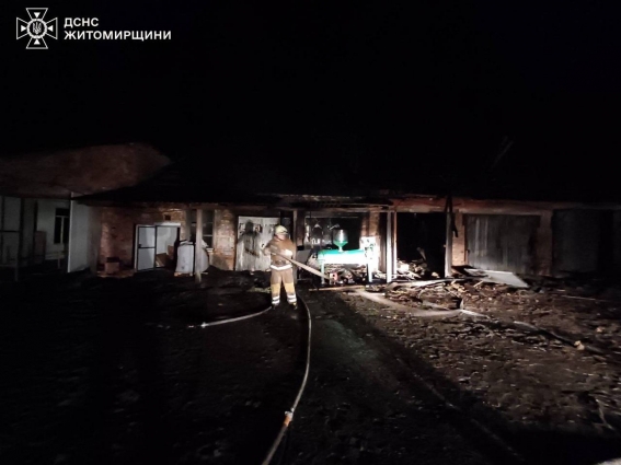 У Новогуйвинській громаді горіло складське приміщення, вогнем знищено 140 кв.м. покрівлі та перекриття