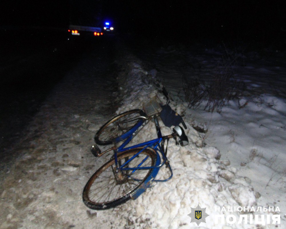 На Звягельщині під колеса автівки потрапив велосипедист, чоловік в реанімації