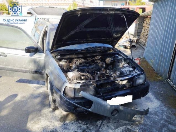 У Звягелі загорілась автівка, причина пожежі встановлюється фахівцями
