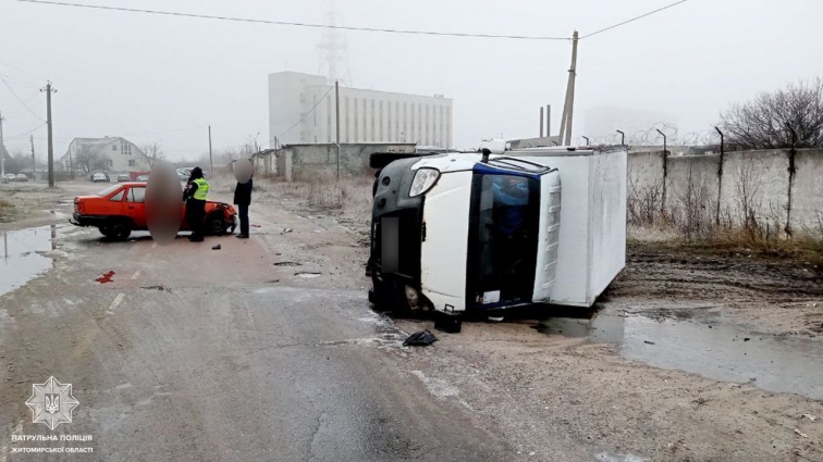 На Мальованці, зіштовхнувшись з Opel, перекинувся ГАЗ: один з водіїв порушив ПДР