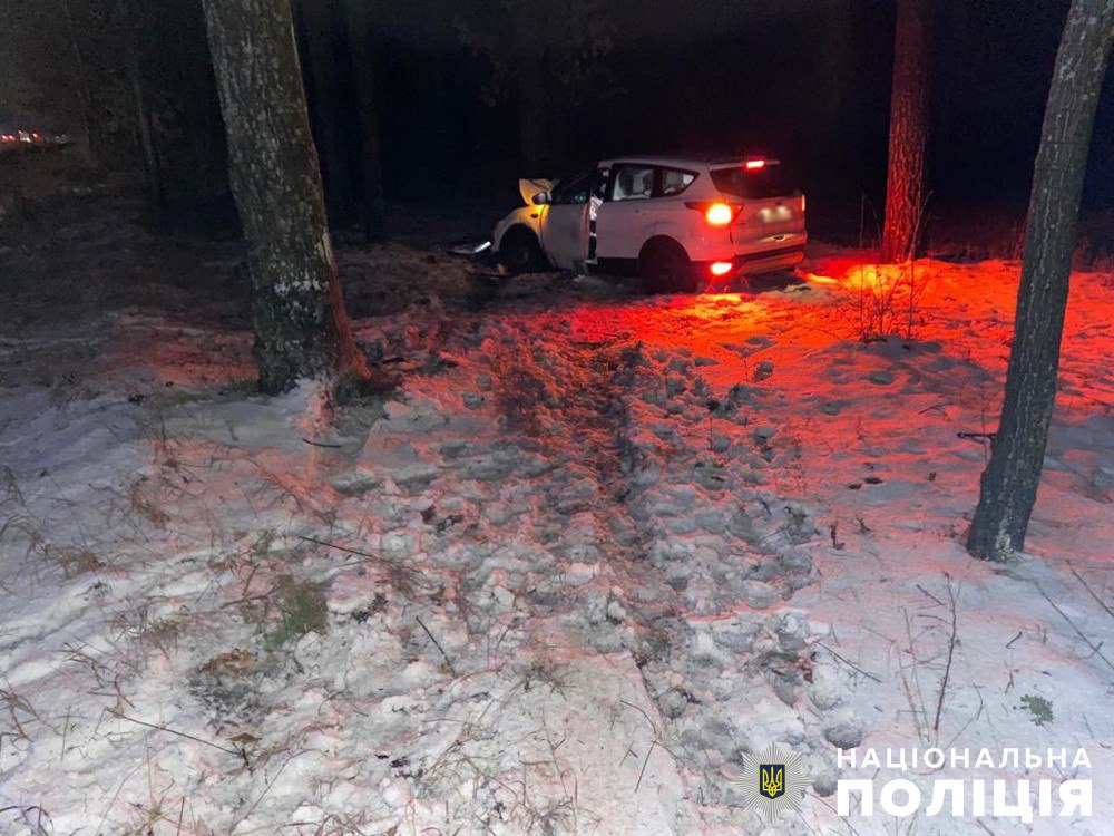 Поліцейські розслідують обставини зіткнення вантажівки та легковика у Коростишівській громаді