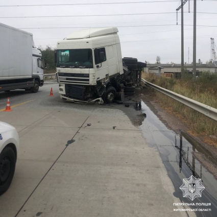 Поблизу села Світин сталася ДТП за участі чотирьох автівок, рух транспорту ускладнений