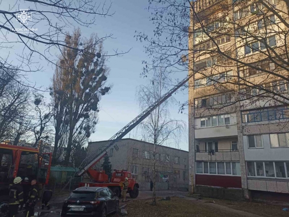 У Житомирі на пожежі в багатоповерхівці врятували трьох людей (ФОТО)