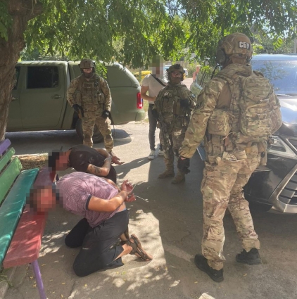 Вимагали 190 тис. грн від військовослужбовця та погрожували вбити вагітну дружину: на Житомирщині затримали лідерів та учасників злочинного угруповання (ВІДЕО)