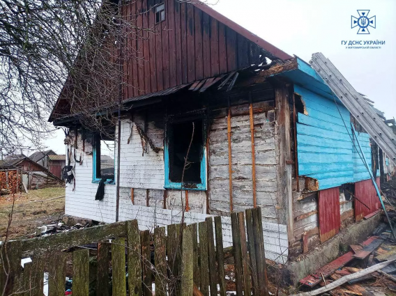 У Звягельському районі вогнеборці ліквідували пожежу в приватному домогосподарстві