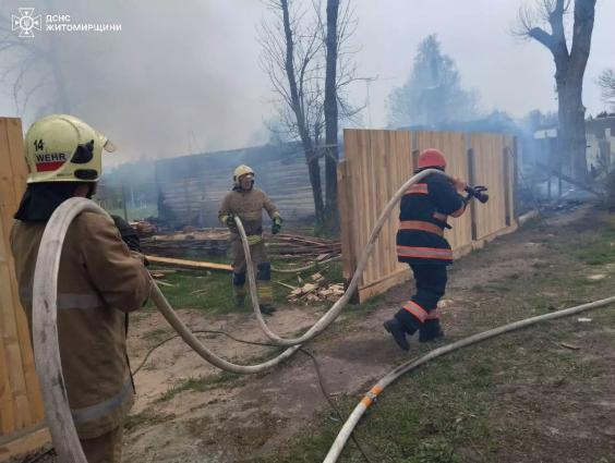 У Коростенському районі під час пожежі в будинку отримав опіки та отруївся чадним газом 45-річний чоловік