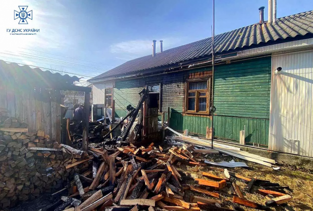 У Олевську горіла господарча будівля, а у Норинську – автівка: за добу рятувальники області ліквідували дві пожежі
