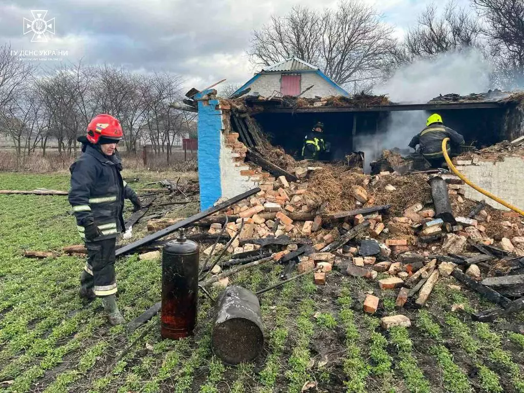 У Ружинській громаді ліквідували пожежу у господарській будівлі