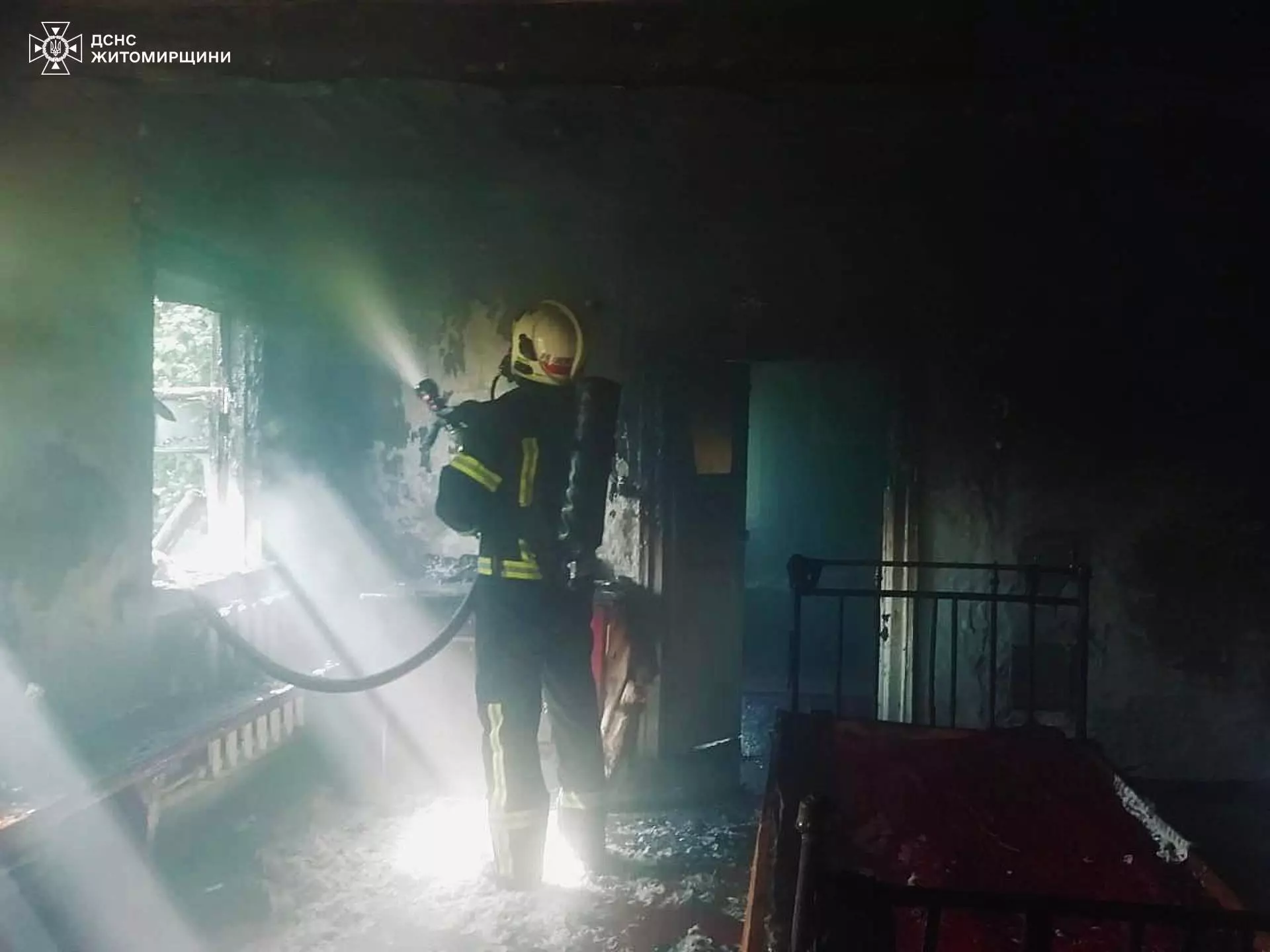 У Народицькій громаді під час пожежі в будинку опіки рук та спини отримав 60-річний чоловік
