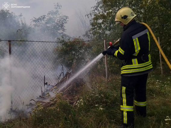 У Гришковецькій громаді під час спалювання сухої трави опіки кінцівок отримала 79-річна жінка
