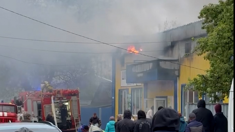 У одному з господарських магазинів Коростишева сталася пожежа: що відомо? (ВІДЕО)