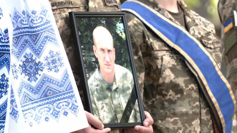 У Житомирі попрощалися із загиблим Героєм України – Олександром Кирилюком (ВІДЕО)