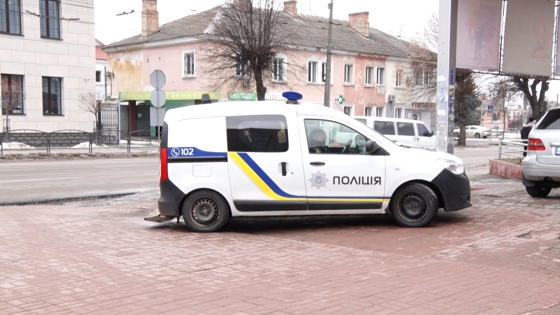 У Житомирі чоловік вийшов з аптеки й раптово помер посеред вулиці