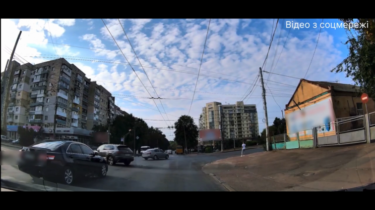У Житомирі на водія, який порушив ПДР на  на перехресті вулиць Домбровського та Покровської склали протокол