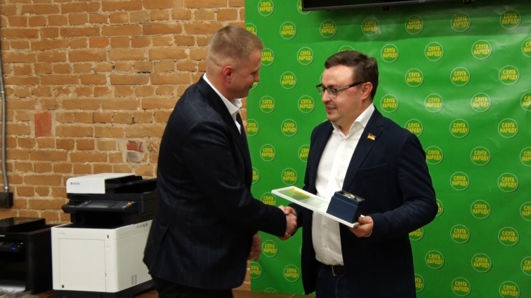 Народний депутат Арсеній Пушкаренко нагородив однопартійців за плідну роботу