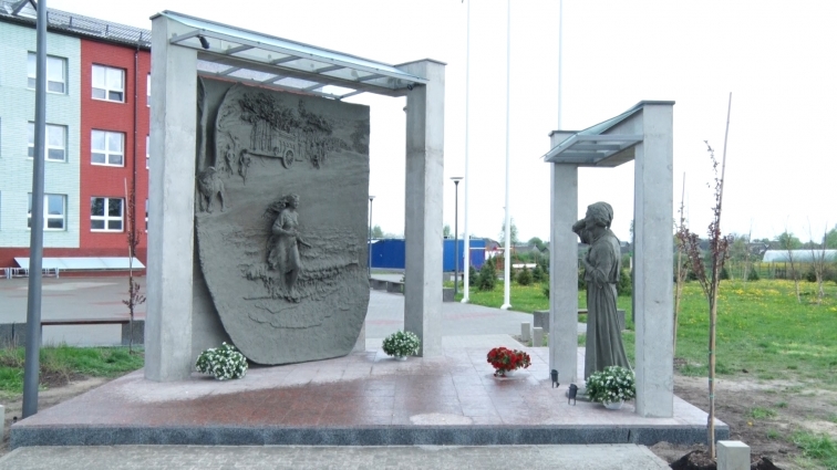 У селі Радовель Олевського району відкрили скульптурну композицію «Зустріч Данте і Беатріче»