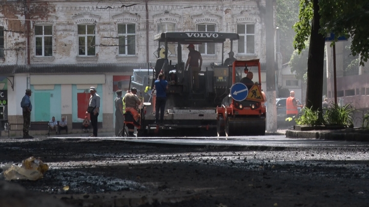 У Житомирі продовжують ремонтувати дороги: завершують третю чергу по Театральній